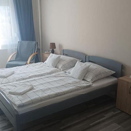 Panel Hause Kazincbarcikaアパートメント エクステリア 写真
