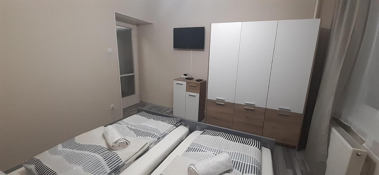 Panel Hause Kazincbarcikaアパートメント エクステリア 写真